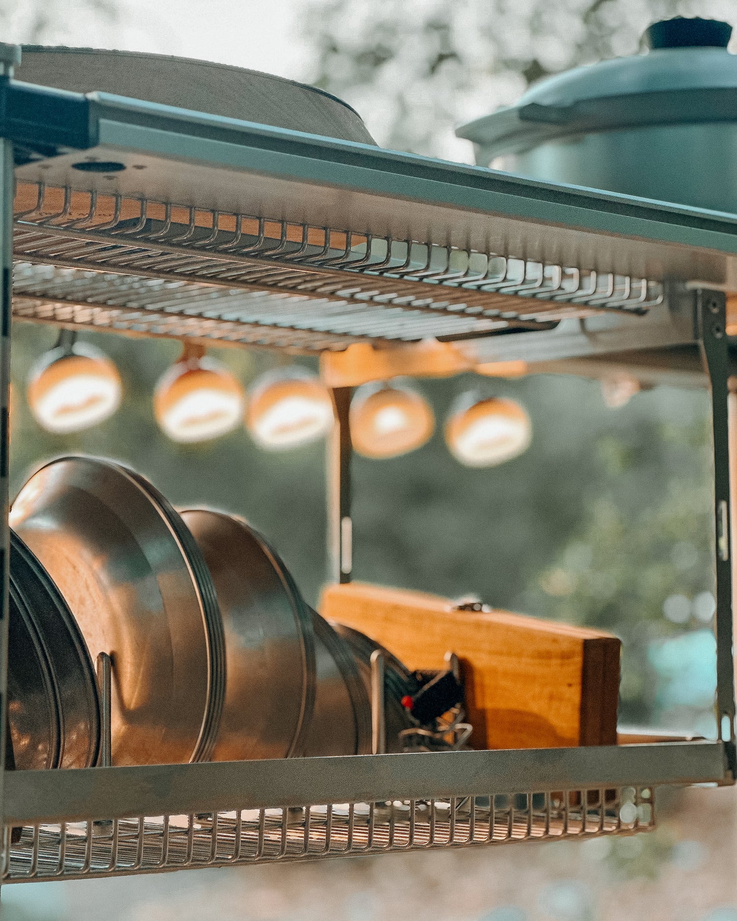 IGT SINGLE LAYER HANGING SHELF