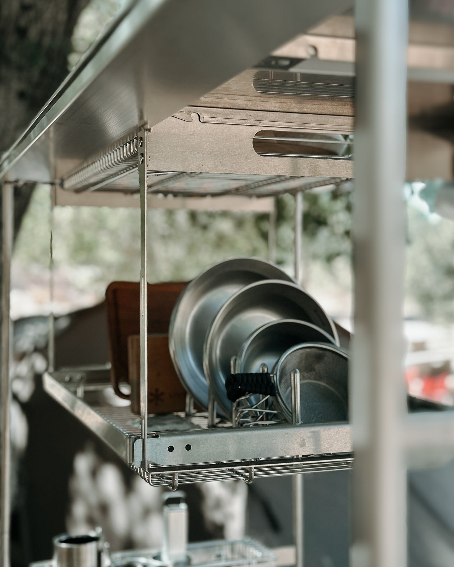 IGT SINGLE LAYER HANGING SHELF