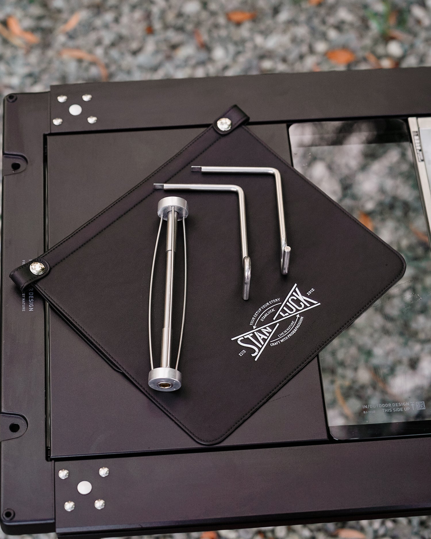 IGT Paper Towel Holder